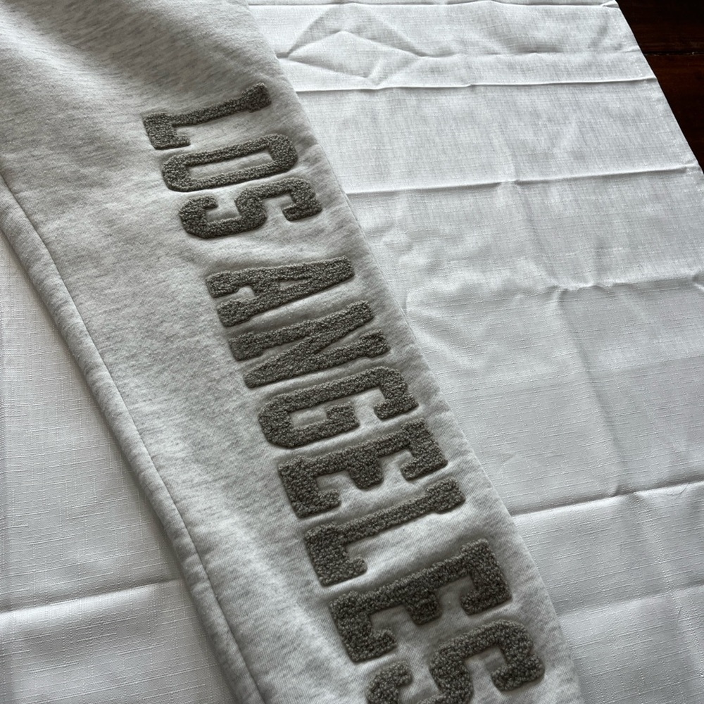 Women's Gray Joggers with Los Angeles Print - Picture 4 of 6